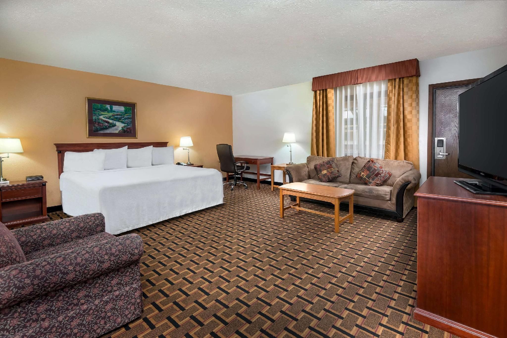 1 King Bed, Studio Suite, Non-Smoking