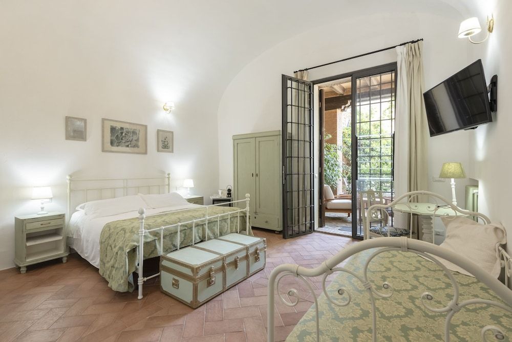 Fattoria Pian di Rocca Deluxe Triple Room 8