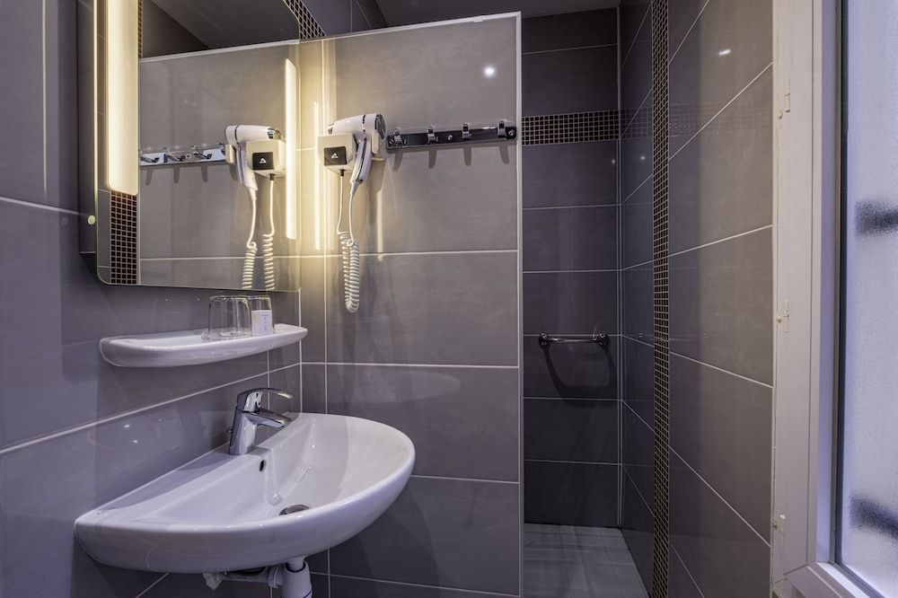 Grand Hotel De Turin Standard Double or Twin Room 10