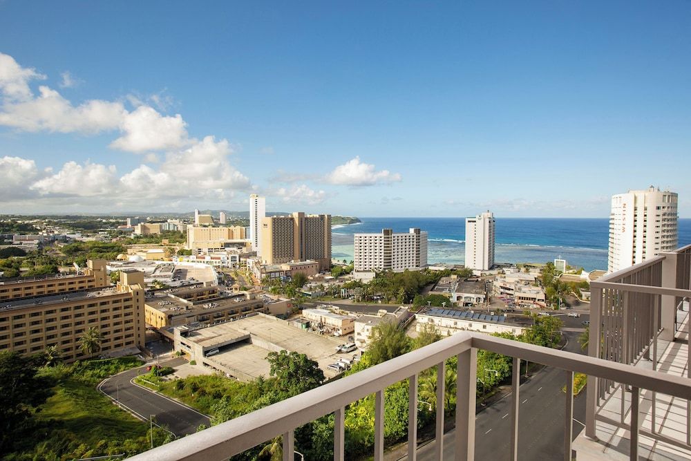 Bayview Hotel Guam Deluxe 1 King, Balcony 4