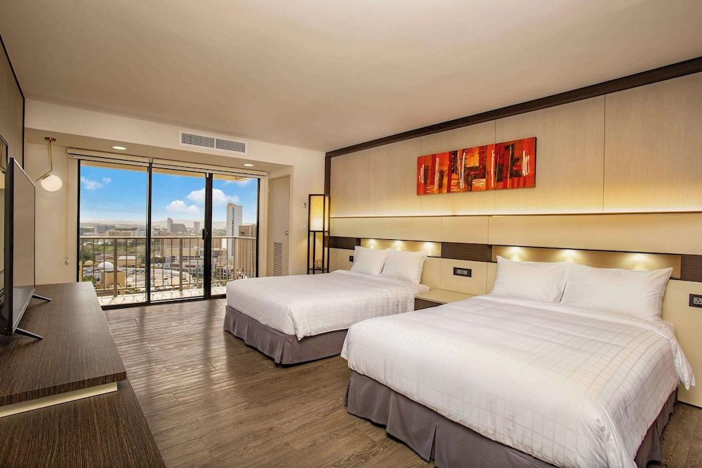 Bayview Hotel Guam Deluxe 2 Queens, Balcony