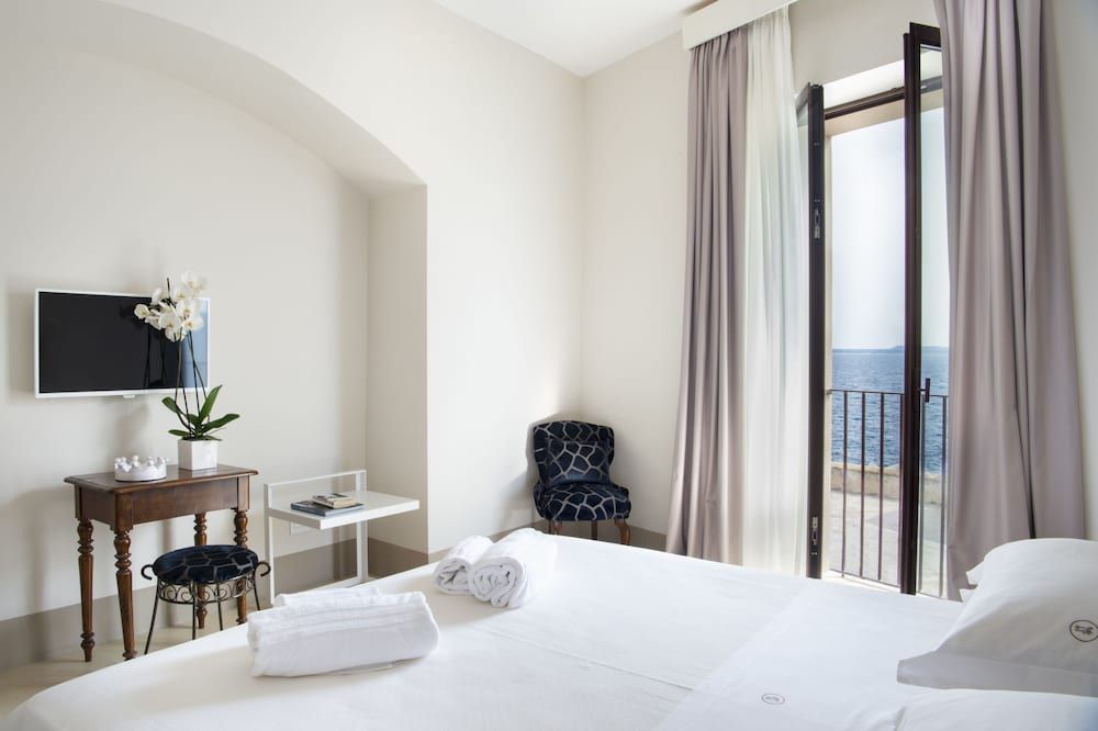 I Bastioni San Domenico - Boutique Hotel Classic Double Room, Partial Sea View