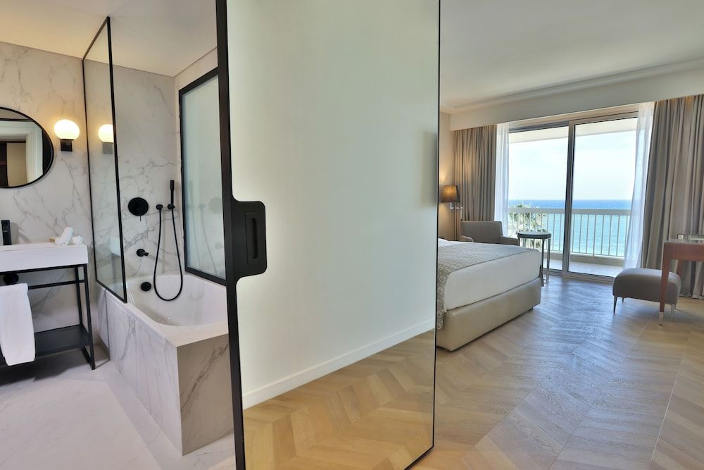 Suite, 1 King Bed, Sea View (Diplomatic)