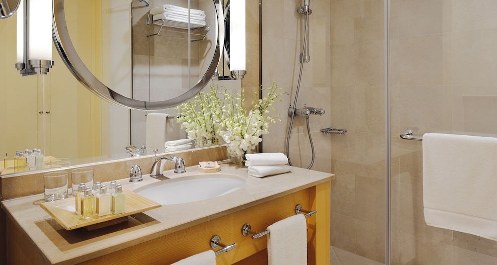 Mövenpick Hotel Beirut Classic Room, 1 King Bed 4