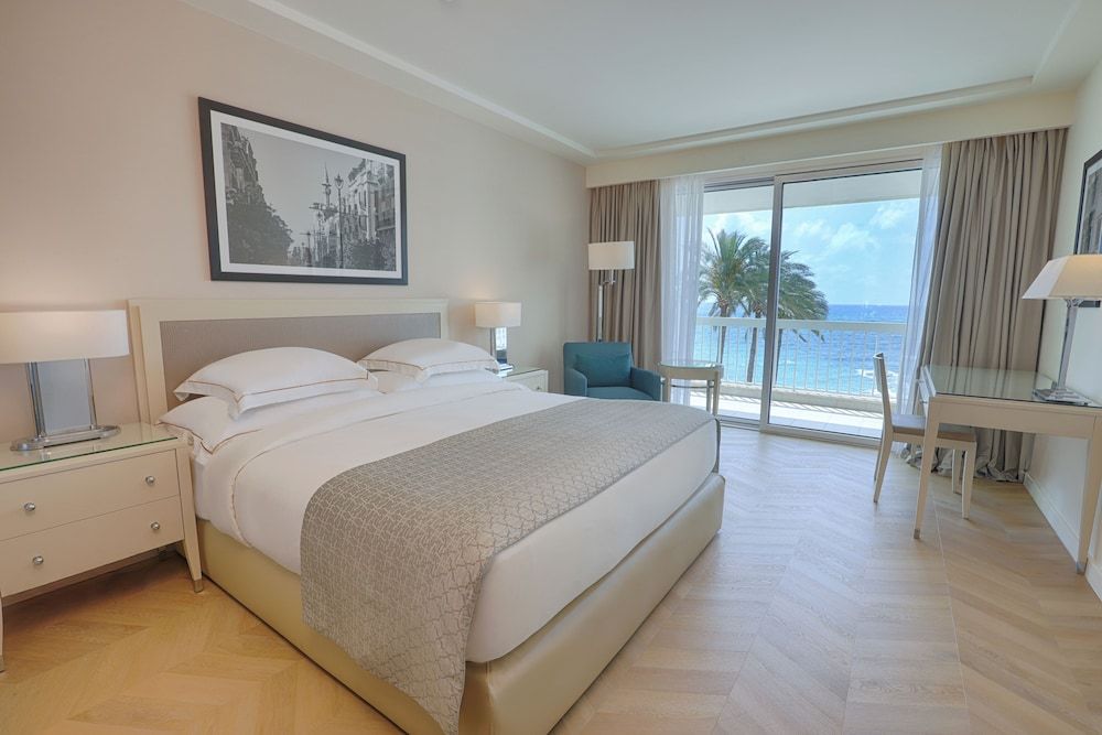 Deluxe Room, 1 King Bed, Sea View