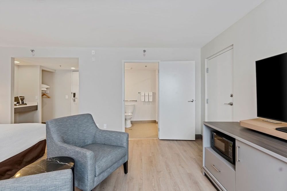 undefined Holiday Inn Hotel & Suites Ottawa Kanata by IHG 3