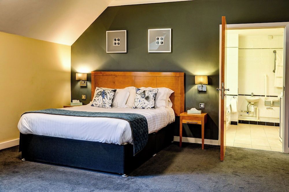 The Wild Pheasant Hotel & Spa Standard Room, 1 King Bed with Sofa bed, Accessible 2