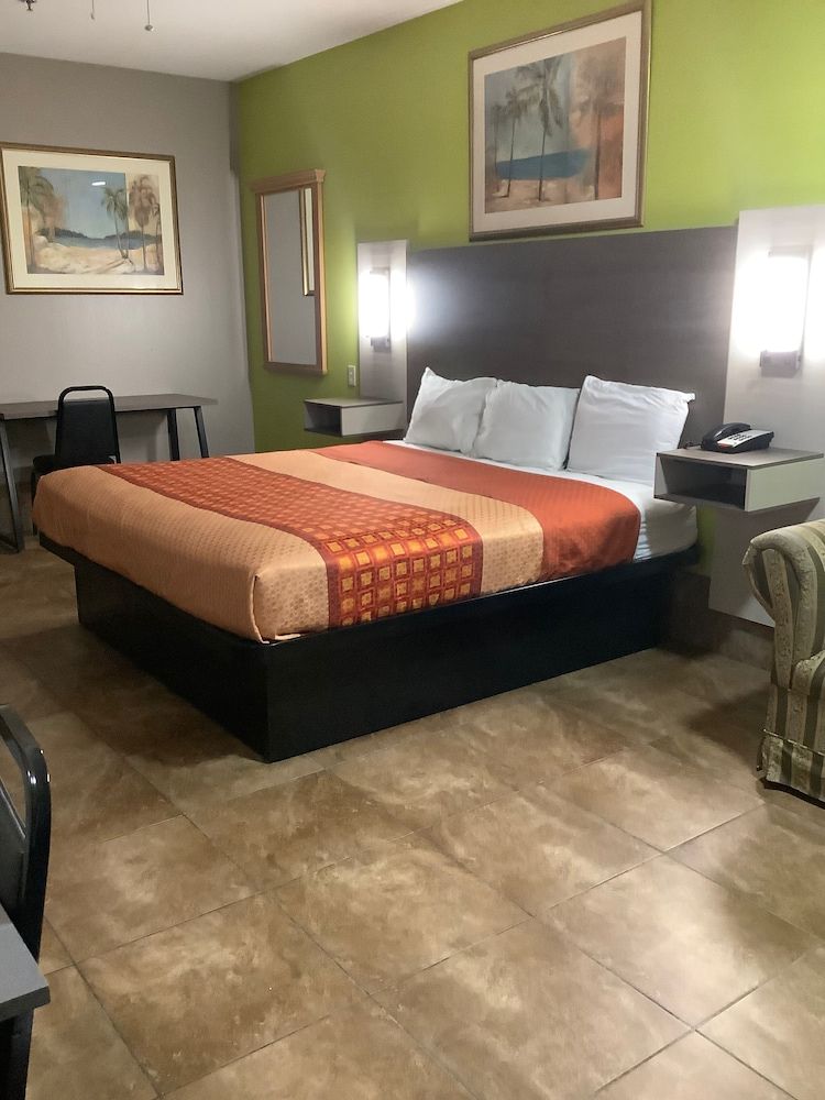 Deluxe, King