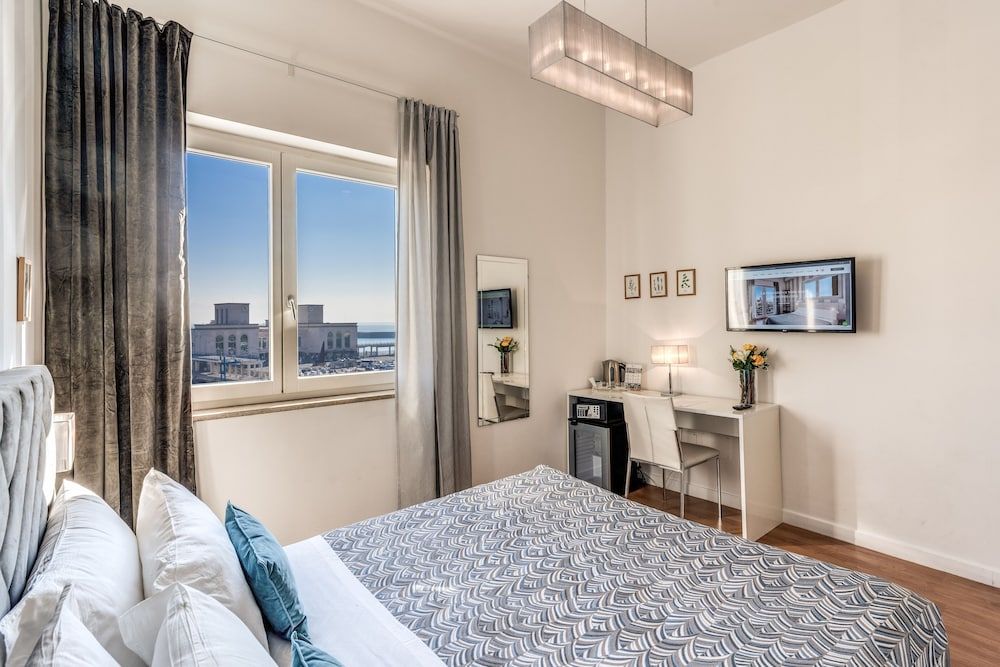 Napoli Great View B&B Deluxe Double Room, Sea View 3