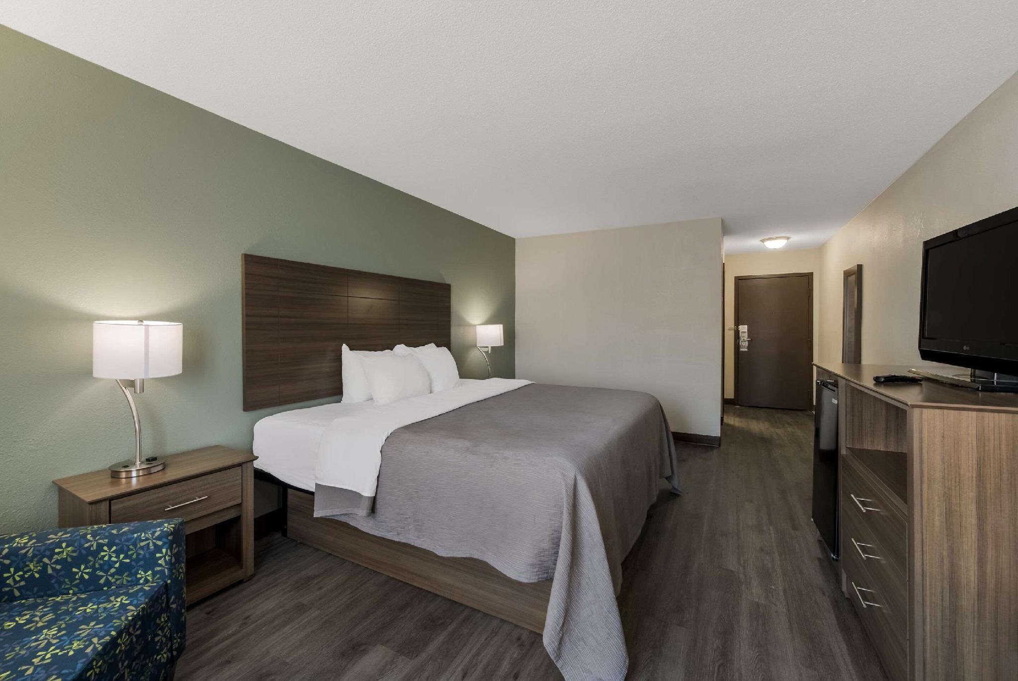 1 King Bed, Nonsmoking