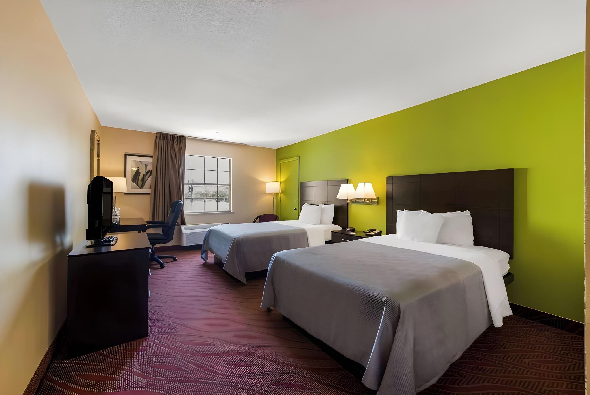2 Double Beds Nonsmoking