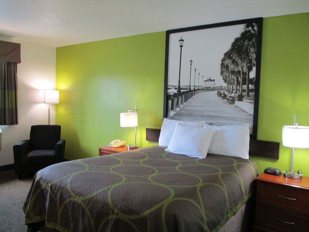 Super 8 by Wyndham Franklin
