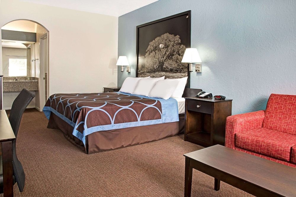 undefined Super 8 by Wyndham Houston/Brookhollow NW