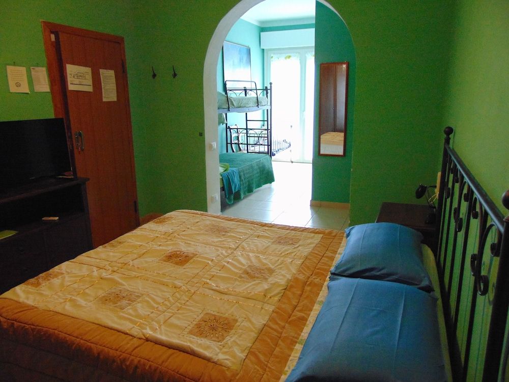 B&B Falcone Quadruple Room, Ensuite 5