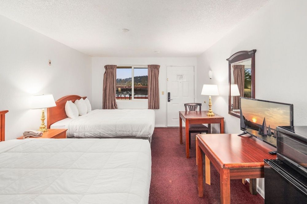 Room, 2 Queen Beds, Non Smoking, Pets Allowed