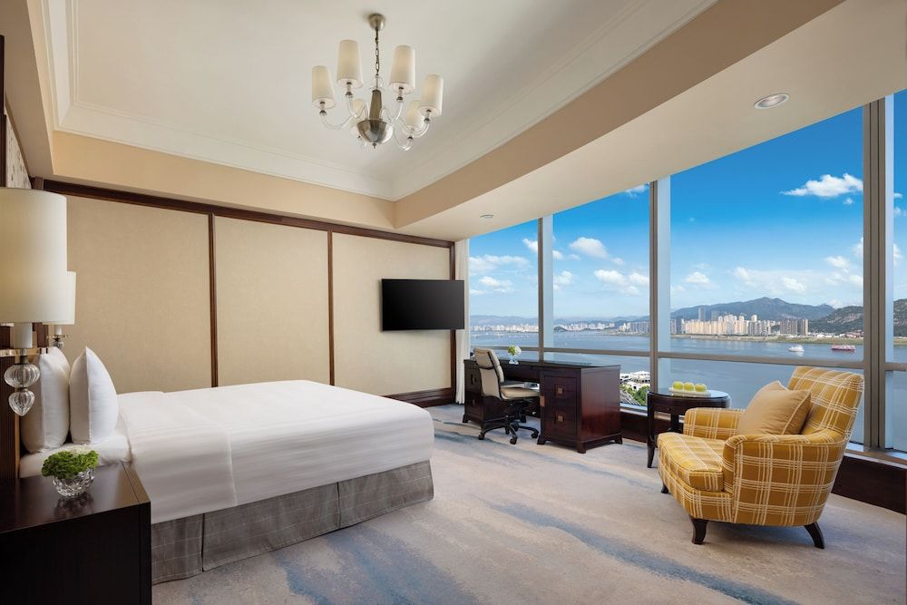 Premier Room, 1 King Bed
