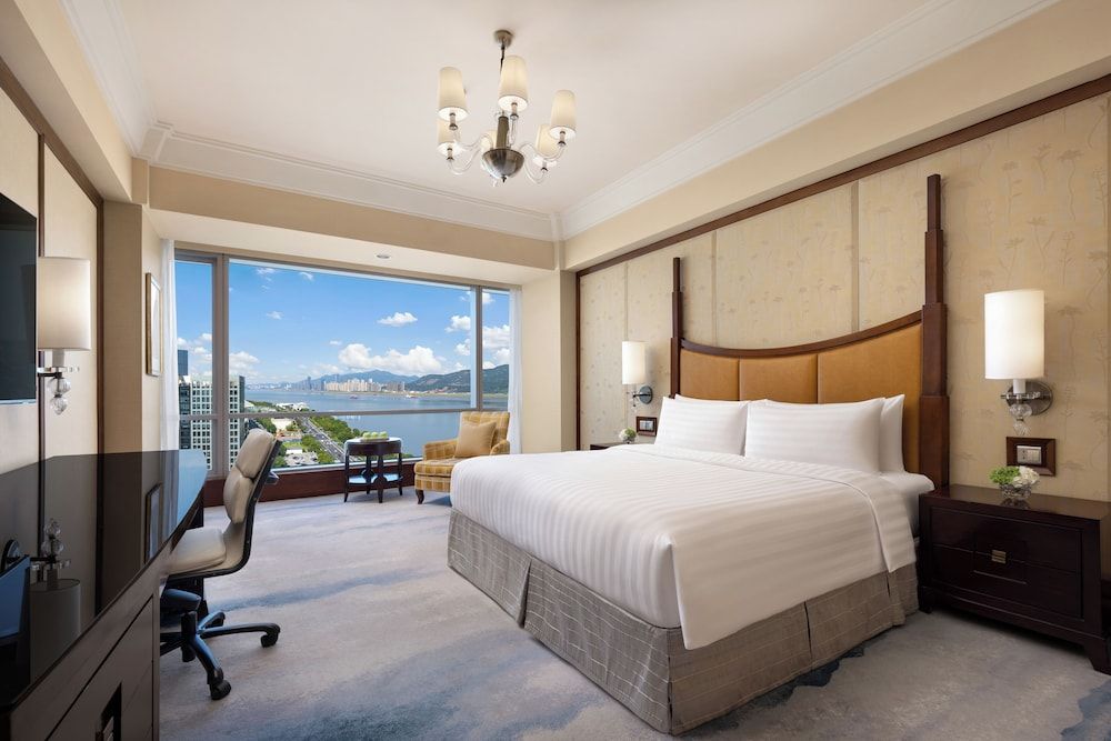 Deluxe Room, 1 King Bed, River View