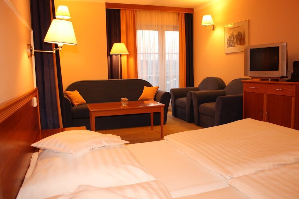 Hotel Monica Standard Triple Room 2