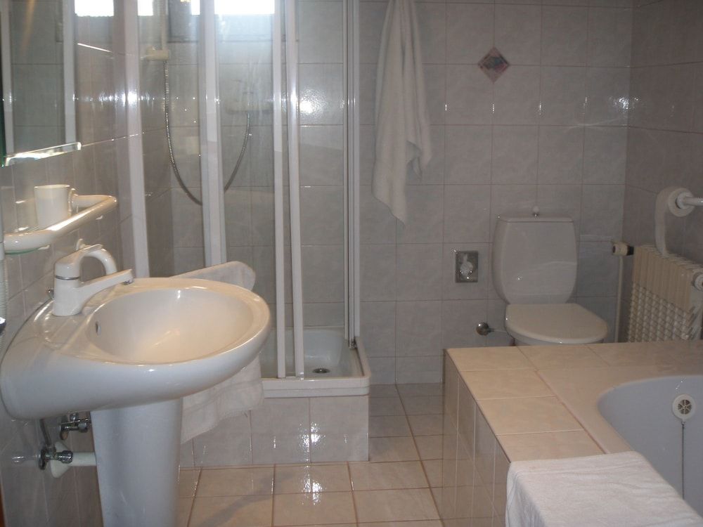 Hotel Monica Standard Triple Room 3