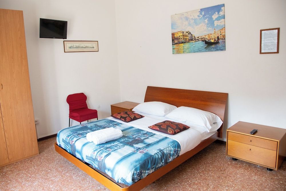 Standard Triple Room, Multiple Beds, Shared Bathroom, Park View