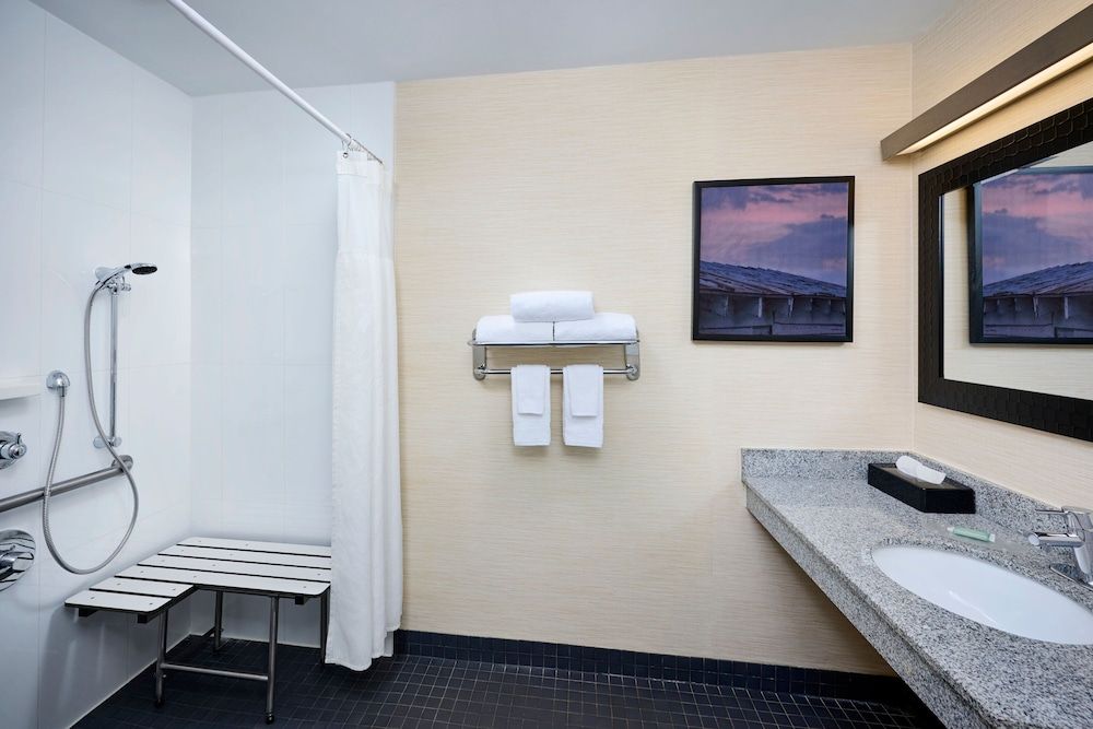 Fairfield Inn & Suites by Marriott Ottawa Kanata Room, 2 Queen Beds 5