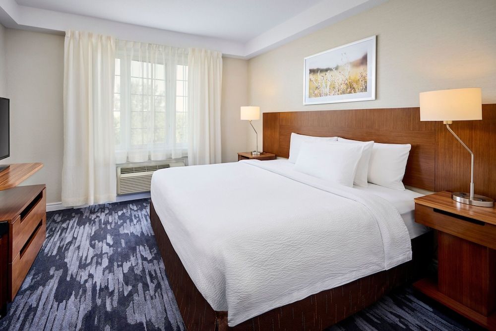 undefined Fairfield Inn & Suites by Marriott Ottawa Kanata 2