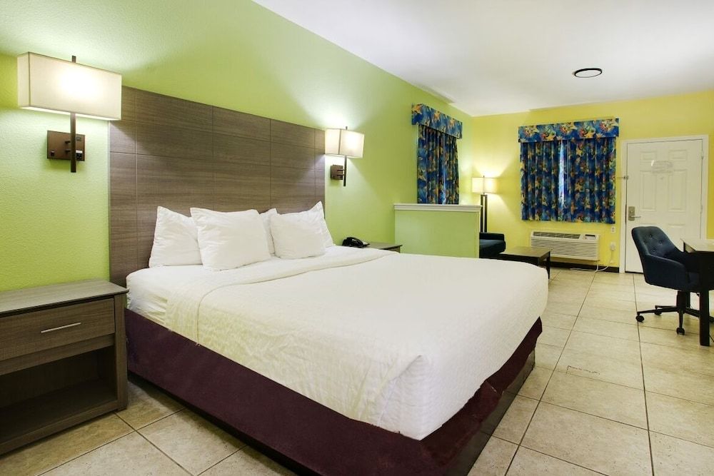 1 King Standard Suite, 1st Floor