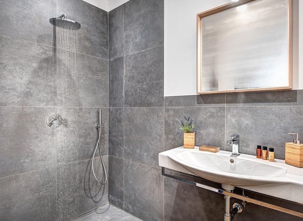 undefined Sorrento Lux Suites - Blue 6