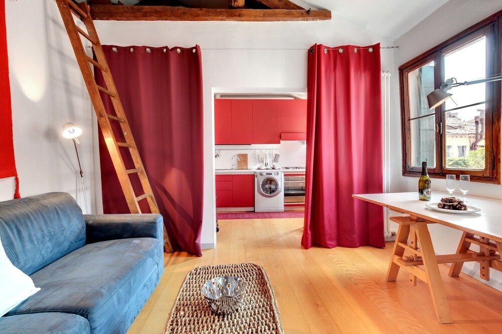 Bragora Smoochy Attic Venice Apartment 17