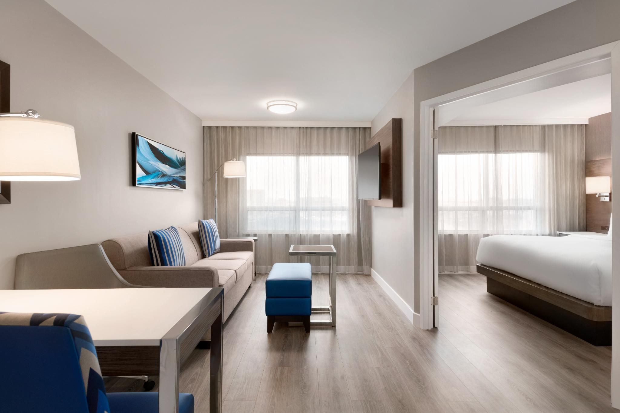 undefined Embassy Suites by Hilton Toronto Airport 10
