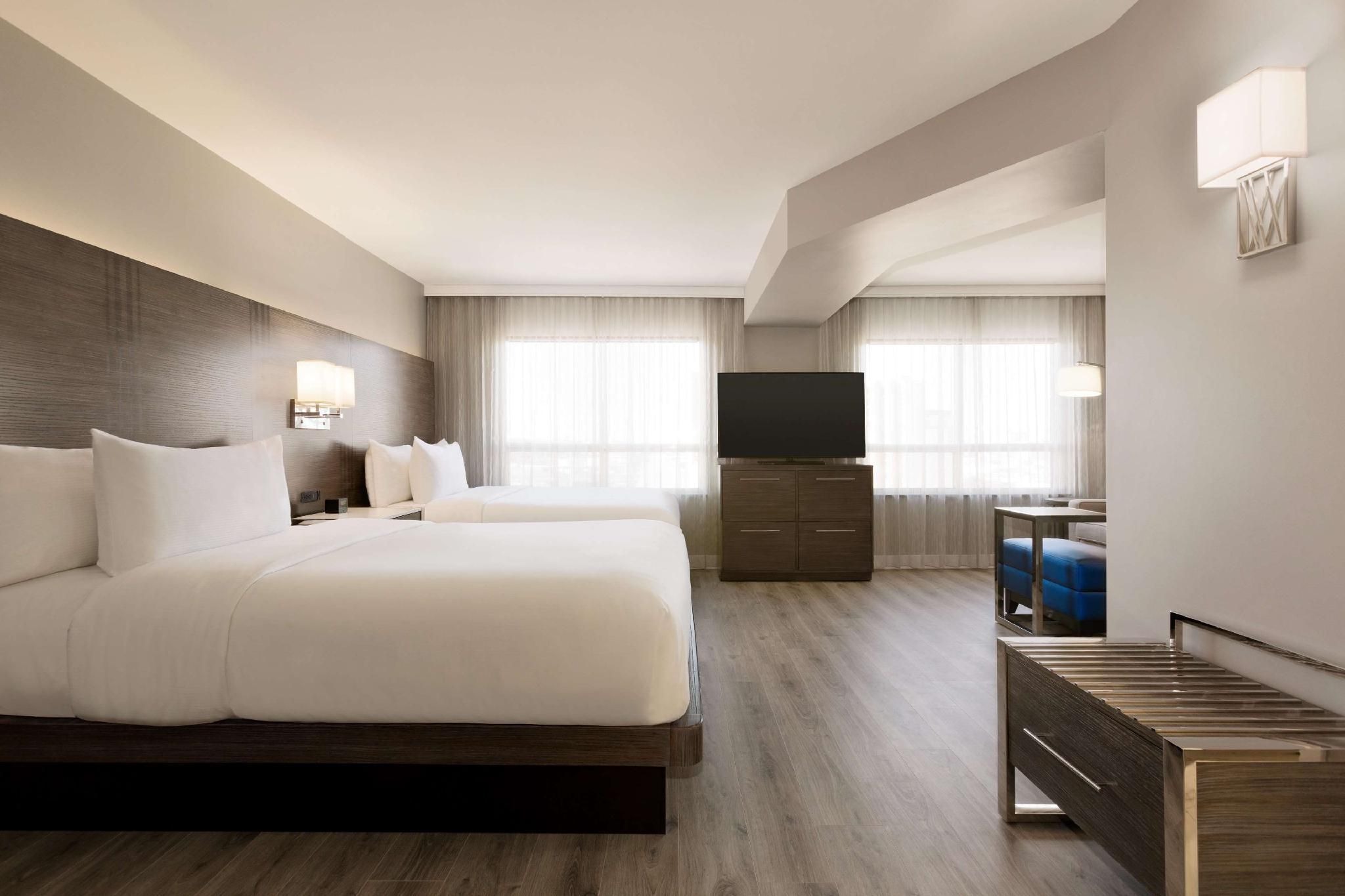 undefined Embassy Suites by Hilton Toronto Airport 7