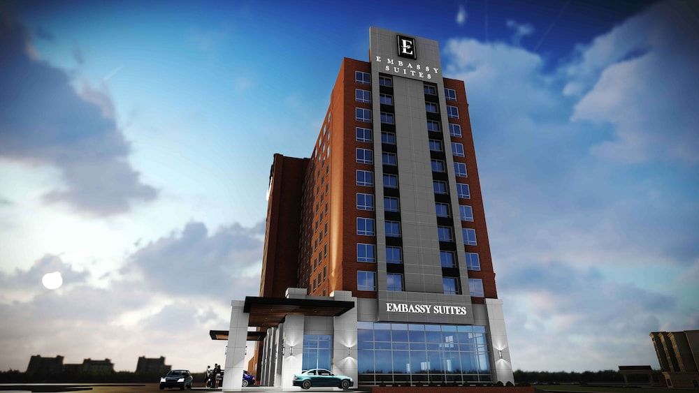 undefined Embassy Suites by Hilton Toronto Airport 2