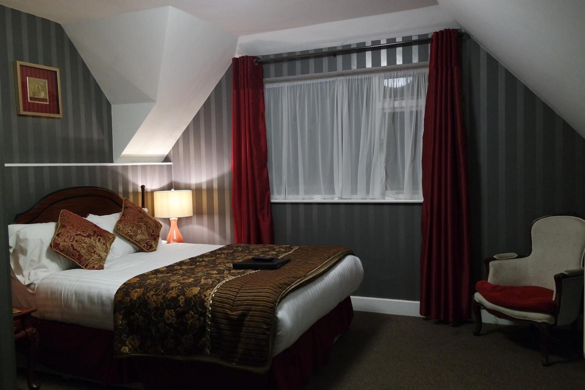 Deluxe Double Room with Shower