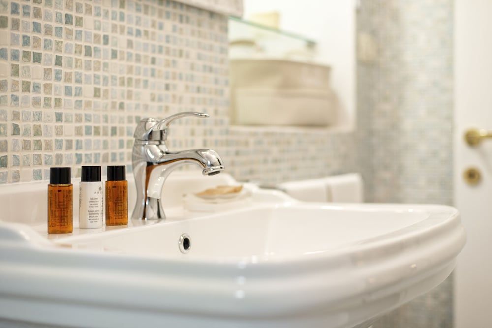 Canova Rooms in Spanish Steps Deluxe Double Room, Private Bathroom 5