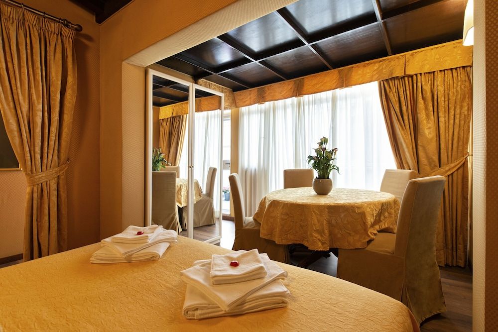 undefined Canova Rooms in Spanish Steps 2