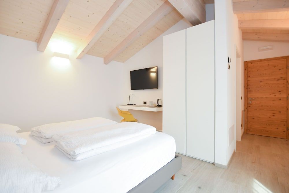 Agritur Casteller Deluxe Double Room, Vineyard View