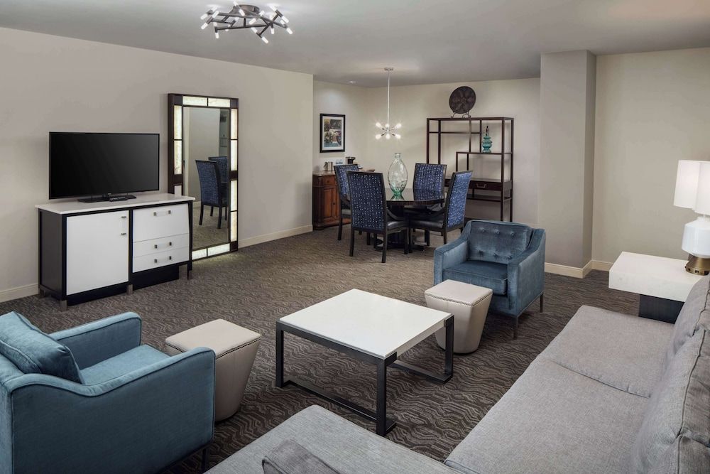undefined DoubleTree Suites by Hilton Hotel Detroit Downtown - Fort Shelby 9