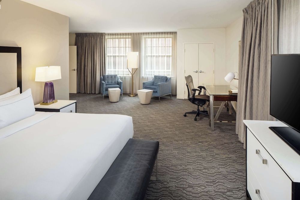 undefined DoubleTree Suites by Hilton Hotel Detroit Downtown - Fort Shelby 7