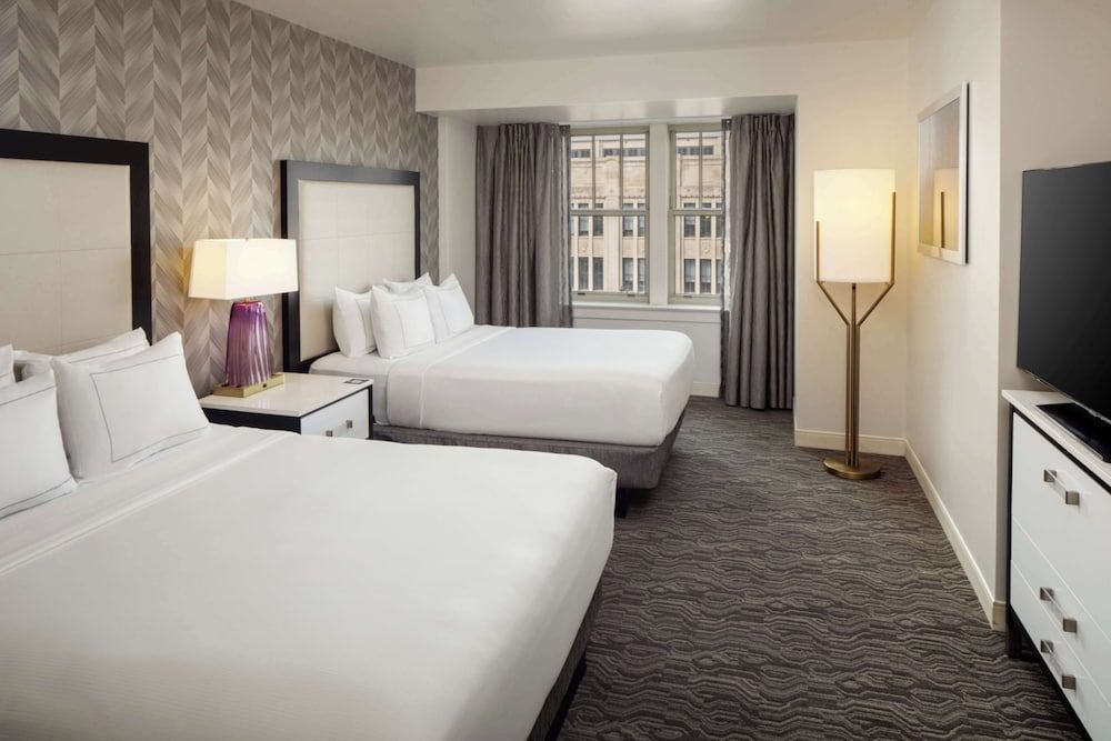 undefined DoubleTree Suites by Hilton Hotel Detroit Downtown - Fort Shelby 2