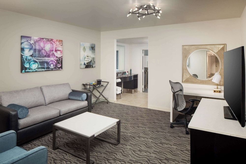 undefined DoubleTree Suites by Hilton Hotel Detroit Downtown - Fort Shelby