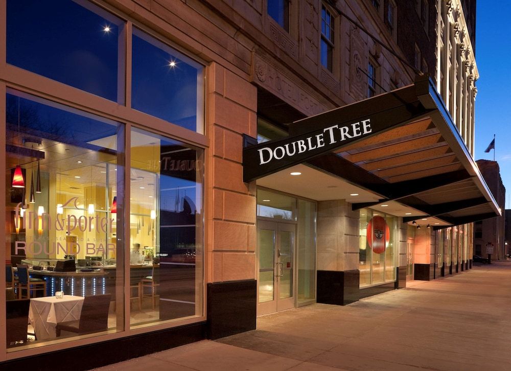 undefined DoubleTree Suites by Hilton Hotel Detroit Downtown - Fort Shelby 3