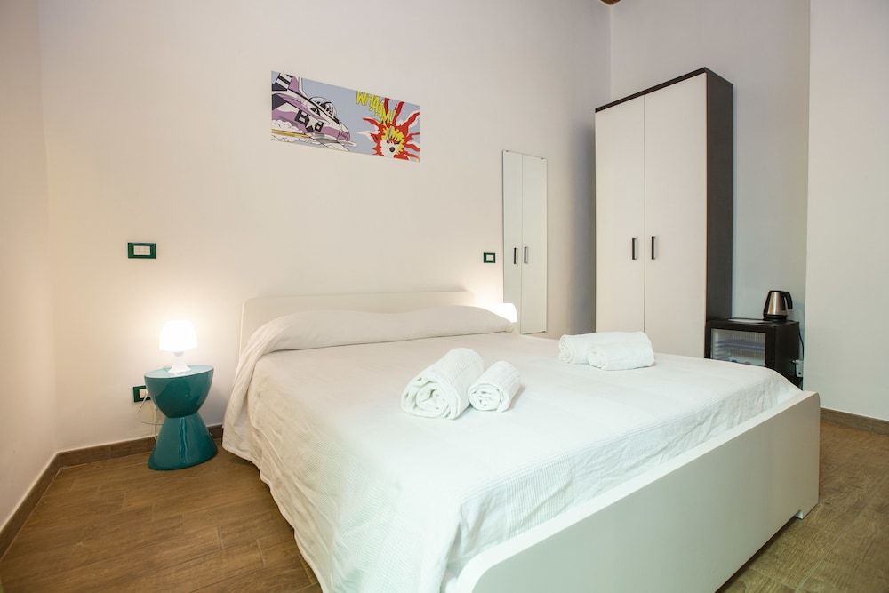undefined POP Art B&B 10