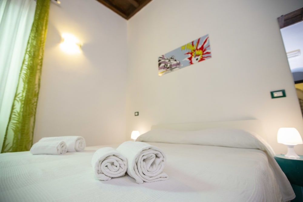 undefined POP Art B&B 9