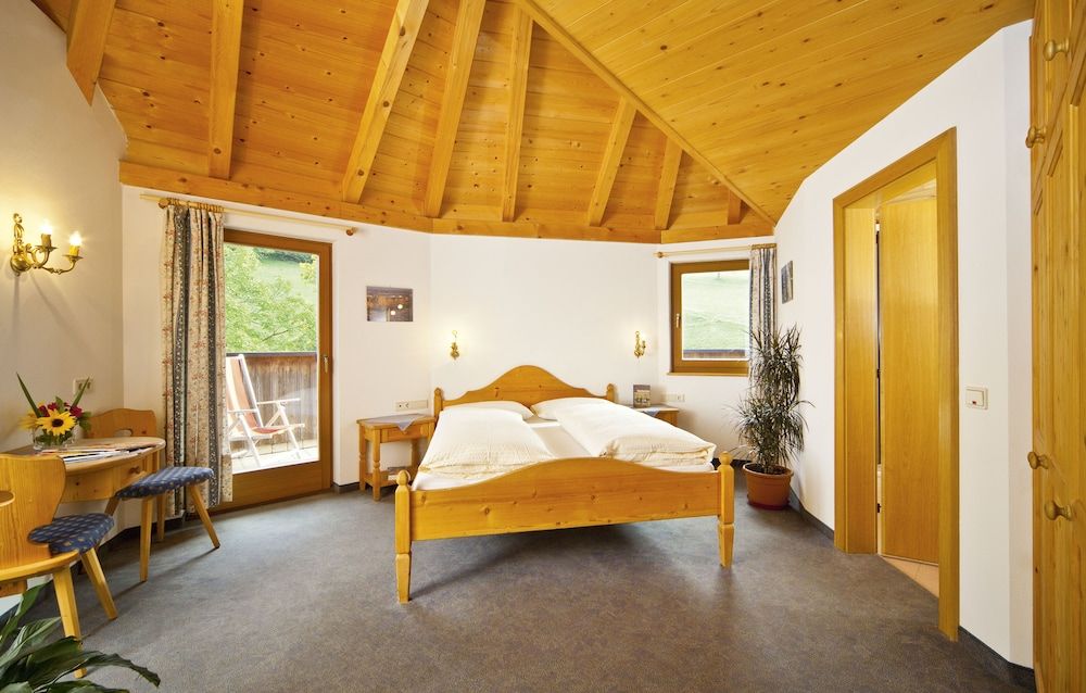 Economy Quadruple Room, 1 Bedroom, Balcony, Mountain View (Old Building)