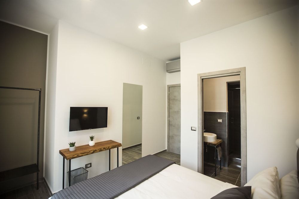 B&B GB Napoli Central Station Basic Double Room 7