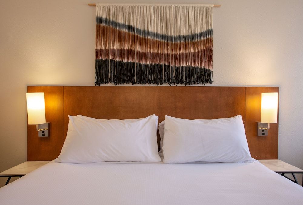 Room, 1 King Bed, Accessible, Non Smoking (Mobility, Roll-in Shower)