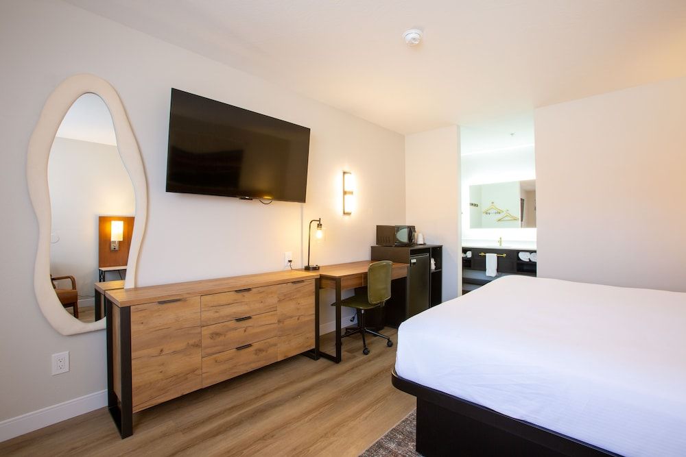 Room, 1 King Bed, Non Smoking