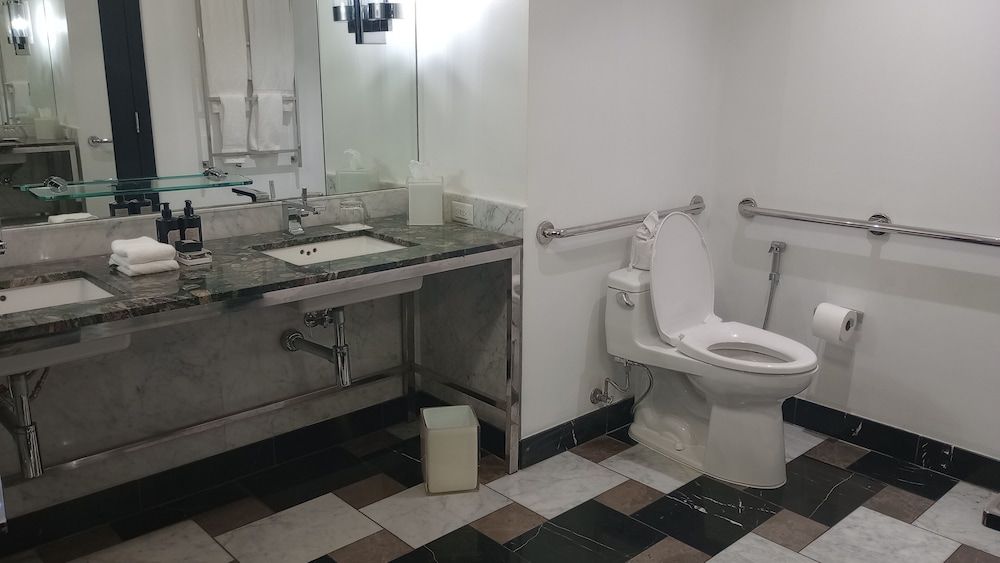 W Miami Deluxe Room, 1 King Bed, Balcony (Guest) 8