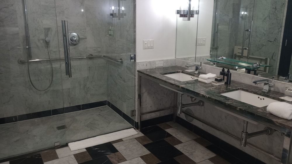 W Miami Deluxe Room, 1 King Bed, Balcony (Guest) 10