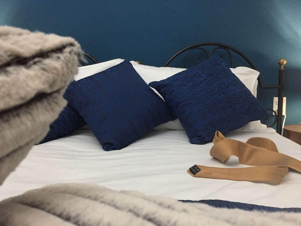 City View Pescara Family Room, Private Bathroom 6